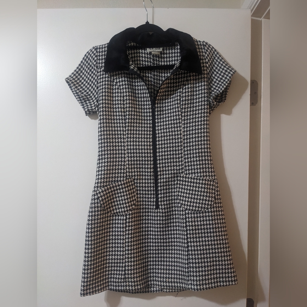 Houndstooth print dress with velvet collar, size medium